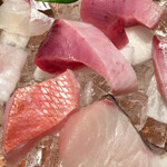 めしの助 - 刺身盛り合わせ