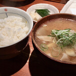 めしの助 - 白めし、豚汁、ぬかづけ