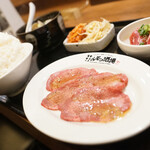 大衆炭火焼肉ジンギスカン ホルモン酒場 風土. - 