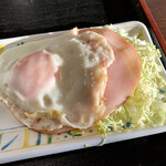 半田屋 - 朝食にピッタリ、ハムエッグ。
朝日を浴びながらのモーニング⁈