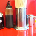 ラーメン二郎 - 卓上調味料