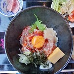 Koshitsu Maguro No Nakaochi Hyakuen No Izakaya Maguro Nchi - 