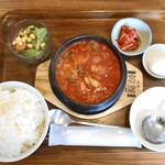 コッテジ - 牡蠣入り豆腐チゲ ランチセット（激辛・ご飯大盛）