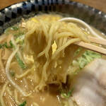 博多ラーメン 味の蔵 - 中細ちぢれ麺