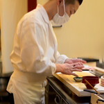 兄弟寿し - 佐渡産釣り寒鰤船上〆17日目を握る