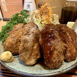 とんかつ一幸 - 今回は、左から塩・塩・中濃ソース・醤油で…(#^.^#)