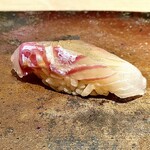 菊鮨 - 真鯛（平戸）〜軽く昆布締めって好きです。