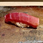 菊鮨 - 本鮪（塩釜）〜10日ほど寝かせて。