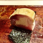 菊鮨 - 鯖寿司（博多）〜シャリを取り巻く上品な鯖。