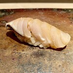 菊鮨 - サワラ（天草）〜軽く漬けにした良い塩梅。