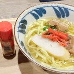 沖縄バル hana-hana - 沖縄そば／三枚肉 968円