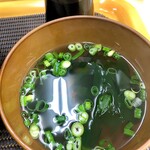 はなちゃんうどん  - 肉とろろぶっかけにはうどん・そばツユ付いてきます。