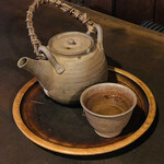 Kasagiya - ☆ 渋い茶器も昔のままで風情がある。