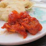 Royal Indo -  ガーリックチキン、ニンニク・生姜・人参等の野菜たっぷりのタレに揚げたチキン(2021年1月)