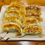 藤井屋 - 元祖餃子です　これは大変美味しそうな焼き上がり　さすが餃子屋だ