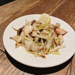 RODEO - ヤリイカの炭火焼きとニンニクの新芽のおつまみ