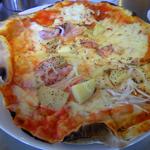 CONA - ランチピザ：ポテトとベーコンのピザは思った通りボリュームあります