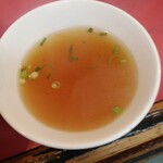 梁山泊 - 焼豚卵めしに付いてくるスープ