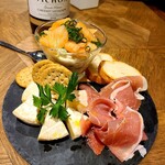 カフェバー コニー＆トード - 前菜3種盛り　こんな時期に来ていただいて、と盛り多めのサービス