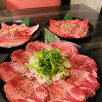 食べ飲み放題 焼肉ダイニングちからや 名駅店 - 上牛タン塩　　和牛上カルビ　　和牛上ロース