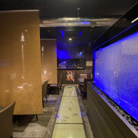 食べ飲み放題 焼肉ダイニングちからや 名駅店 - 水槽とかあって　オシャレな店内✨