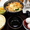 Sukiya - 牛スキ鍋定食780円とサラダ単品140円い何れも税込