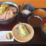 やくらい薬師の湯 - 薬莱わさビフ丼950円