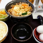 すき家 - 牛スキ鍋定食780円とサラダ単品140円い何れも税込