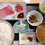 水もと - 本日の定食 700円。土曜日はマグロのお刺身定食てす。