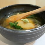 よし春 - 百合根まんじゅう(半分)