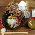 吉浜食堂 - 海鮮丼