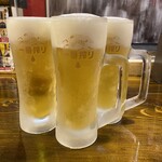 炭火焼 西垣鶏 - 生ビールは「キンキンに冷えた」ジョッキで。