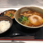 Kouga - 醤油ラーメンと麻婆丼のセット。