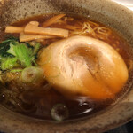 皇雅 - 鶏がらスープながらも、日本人が作るものでは無い、
            
            一味違う味わいですが、違和感は特に無く美味しい
            
            です。