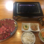 Horumon Yakiniku Shouen - 「おすすめ」の焼肉定食