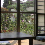 蕎麦処 信玄 - 窓越しの景色