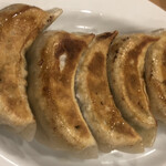 餃子市場 - なかなか、端正な餃子。６個盛り。