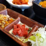 Yamagata Kurogewagyu Uyonezawagyuuyakiniku Kotora - キムチ、小鉢、味変用の薬味