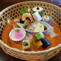 韻松亭 - 花籠・月（税込み２６４０円）