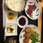 Sakanaryouri Shibuya Yoshinari Honten - ２品選べるランチ1200円　鰤、マグロ&鶏南蛮