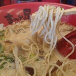 ラーメンまこと屋 - 牛じゃんラーメンの麺