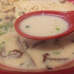 ラーメンまこと屋 - 牛じゃんラーメンのスープ