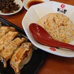 ラーメンまこと屋 - よくばり定食の半チャーハンと餃子