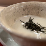 登喜和鮨 - 村上産山芋摺流しの喉黒頭出汁