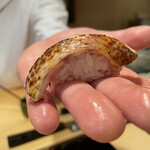 登喜和鮨 - 佐渡産喉黒湯で炙り