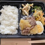 Vivo - 肉じゃが弁当‼︎    まさに、懐かしぃ〜お袋の味(//∇//)