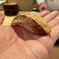 登喜和鮨 新発田本店 - 佐渡産喉黒湯で炙り