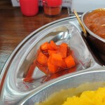 インドレストラン シャングリラ - 玉ねぎのピクルス（アチャール？）