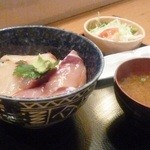 おさかな食堂　魚章 - ブリの漬け丼