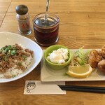 台湾飲茶cafe 茶坊 - 小皿料理とサラダ